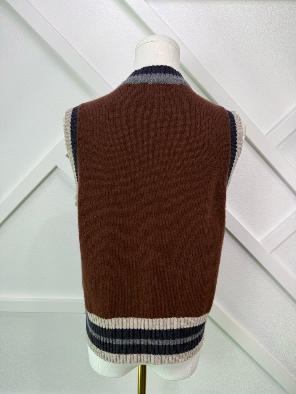 Diega PUMIO 100% Extra Fine Merino Wool Sweater Vest Side Button Medium Brown - Picture 6 of 10